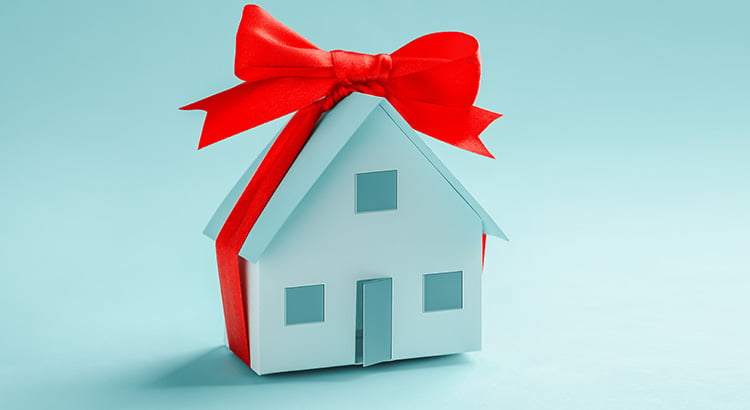 Is Your House the Top Thing on a Buyer’s Wish List this Holiday Season? | Keeping Current Matters